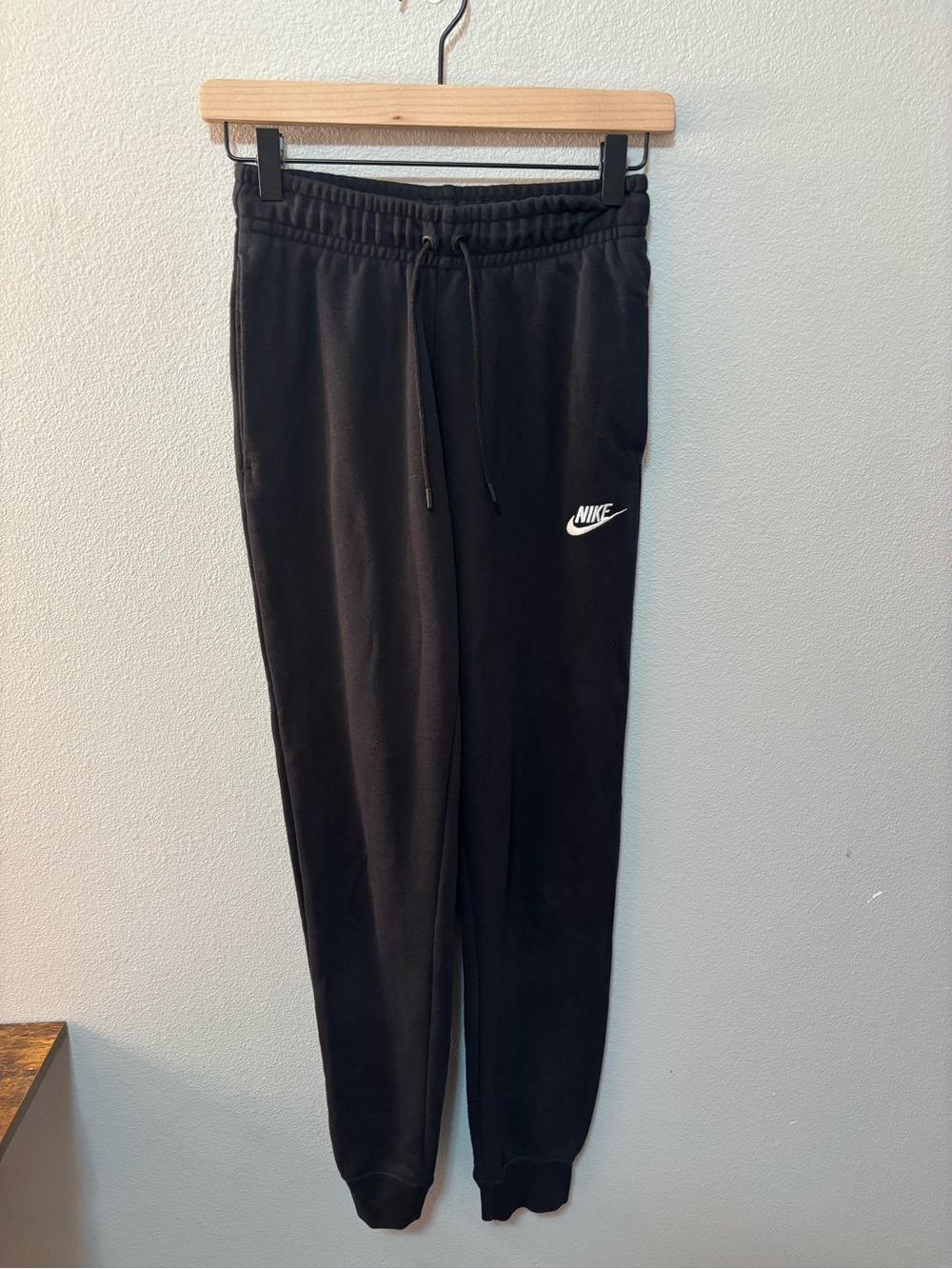 ✨Women’s Nike Black Jogger Sweat Pants with White Swoosh Label